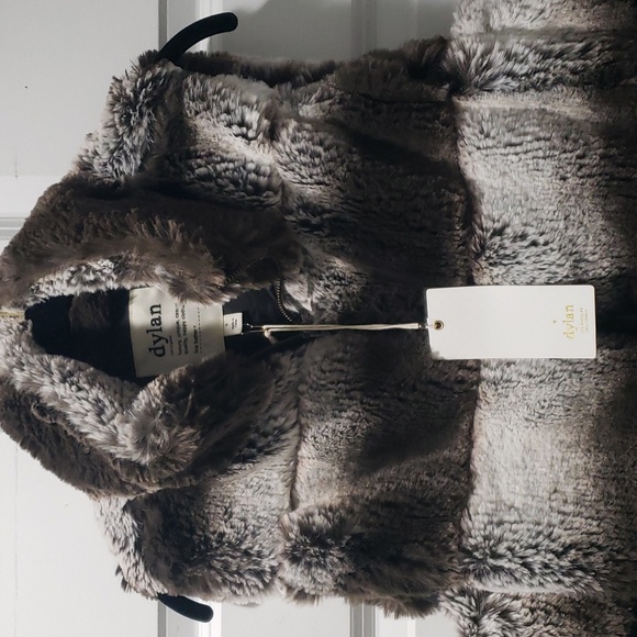 NWT Dylan by True Grit Faux Aspen Fur Love Vest Striped Chinchilla Look Size Sm - Picture 2 of 6